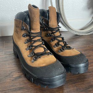 Like New Danner Men's Combat Hiker Tan and Black Hiking Boot Size 7 1/2